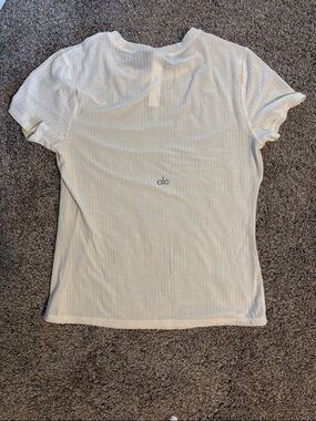 ALO Yoga White Ribbed Short Sleeve Tee